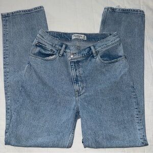 A&F Ultra High Rise 90s Straight Jean